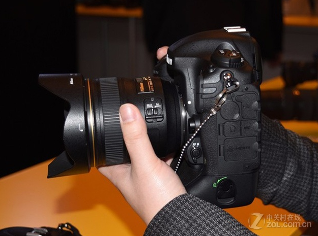 尼康(Nikon) D5(单机)全画幅单机 2082万有效像